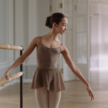 teen ballet dancer